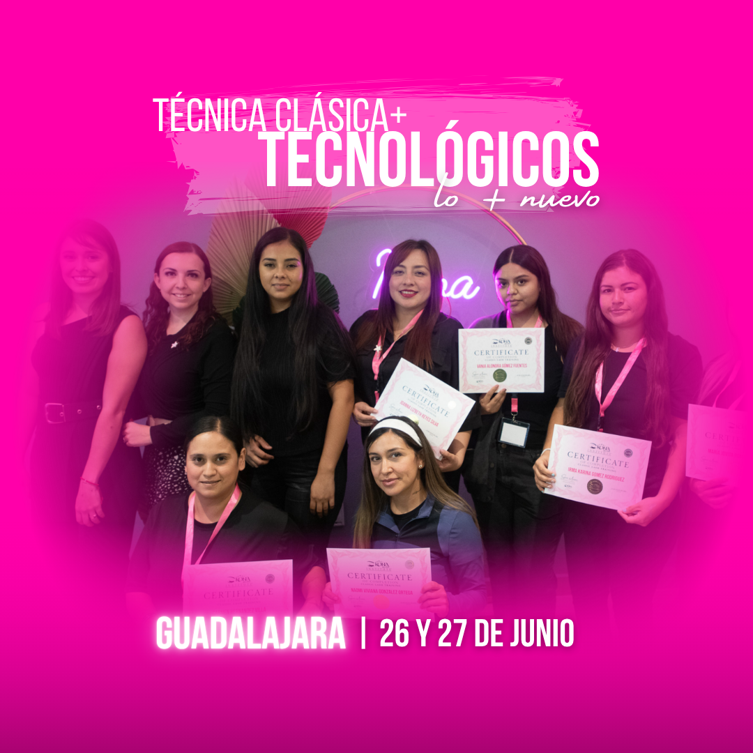 Alumnas graduadas con su certificado Kona Institute